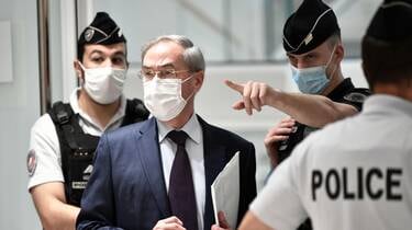 Claude Guéant quittant le tribunal pour la Prison de la Santé.